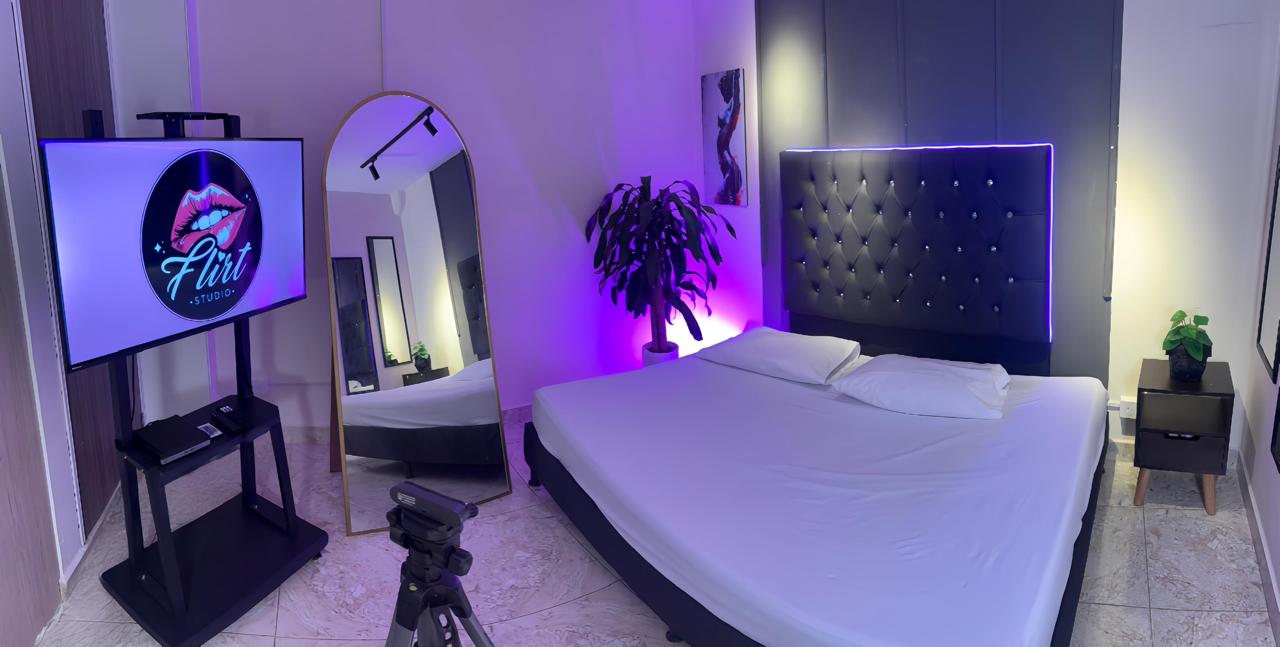 Suite amplia con luz violeta